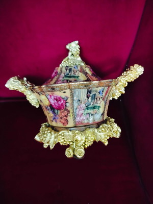 Ceramic kaspo new, decorative scenes not painted