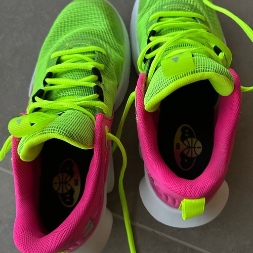 Under Armour Curry Flow 10 sneakers like new, size 43, pink and green