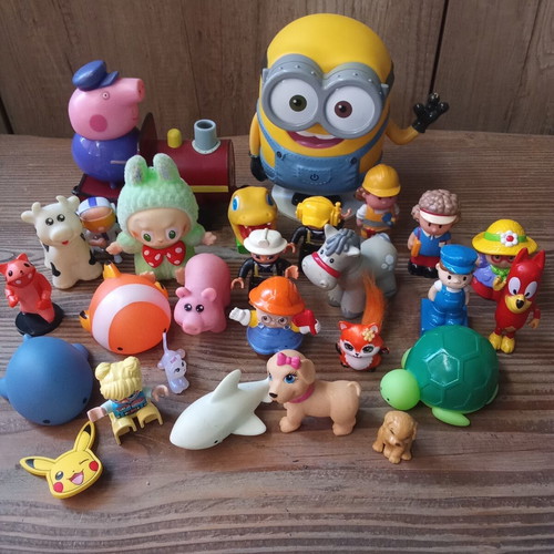 27 plastic figures set