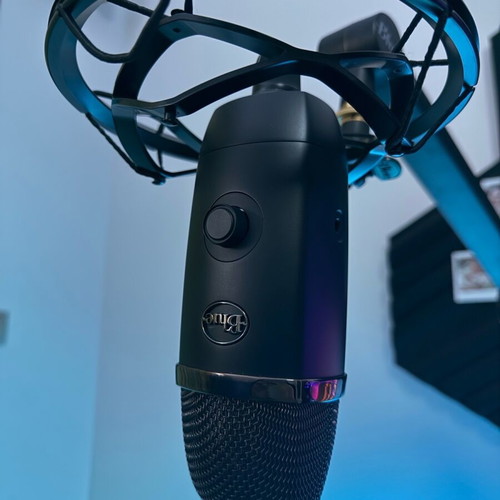 Blue Yeti X condenser microphone like new with bonus Boom Arm