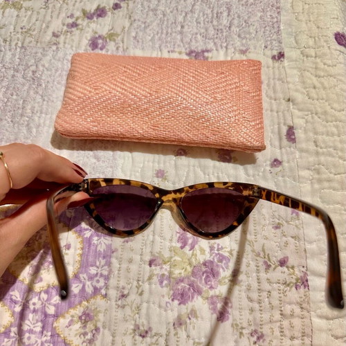 Stradivarius tortoise sunglasses like new, brown with case and cloth