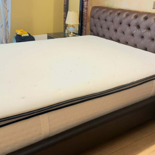 Bed with leatherette headboard and mattress used, 2.00 x 1.50 m