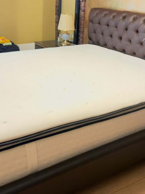 Bed with leatherette headboard and mattress used, 2.00 x 1.50 m