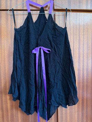 Sleeveless top like new with purple ribbon, size M