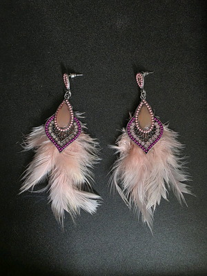 Σκουλαρίκια καινούργια, πολύ εντυπωσιακά