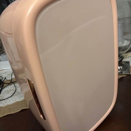 Mini Kendall Retro Flamingueo Cosmetic Fridge like new