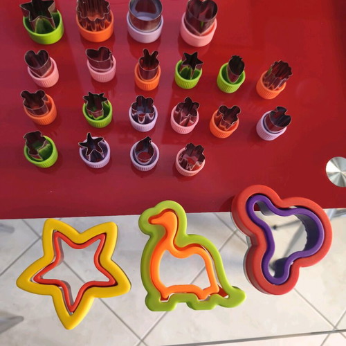 Stainless steel food cutters new, pack of 23 with dinosaur, star and Mickey Mouse designs
