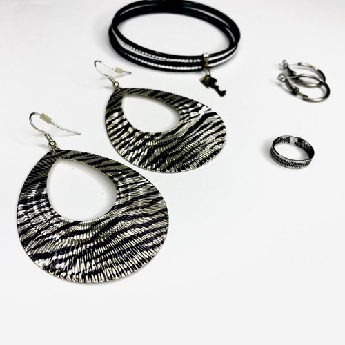 Jewelry set used with 2 earrings, ring and silver metal bracelet