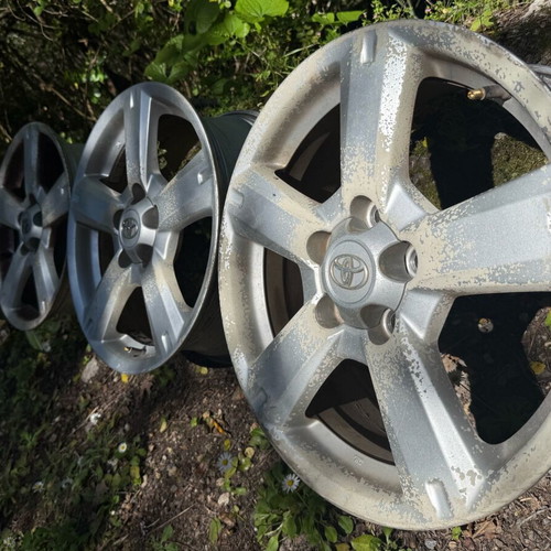 Rims 17-inch used from RAV4 3rd generation with Michelin Cross Latitude tires