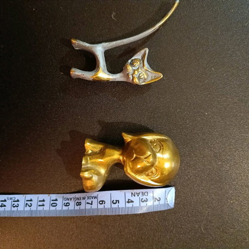 Bronze decorative miniatures like new, dog paperweight, cat with patina
