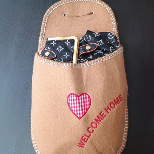 Hanging Wall Pocket for Pajamas like new