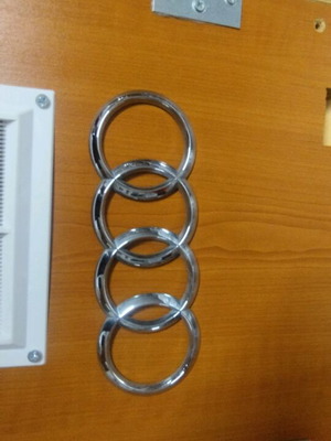 Σήμα εμπρός Audi Q2-Q3 γνήσιο μεταχειρισμένο σε πολύ καλή κατάσταση