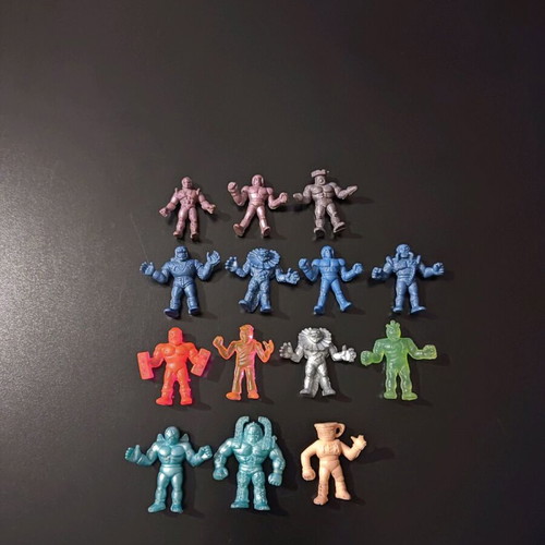 Collectible alien figures like new, pack of 14 pieces