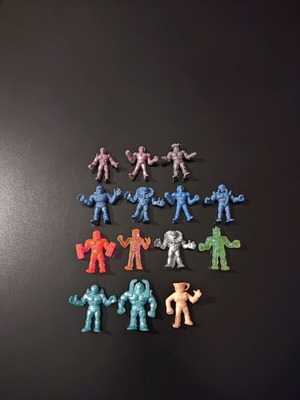 Collectible alien figures like new, pack of 14 pieces