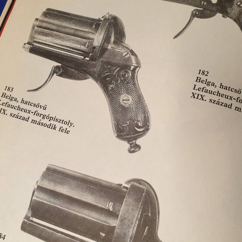 Old Weapons Album used, 290 pages, 1989 edition