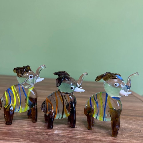 Set of three Murano style decorative glass elephants like new