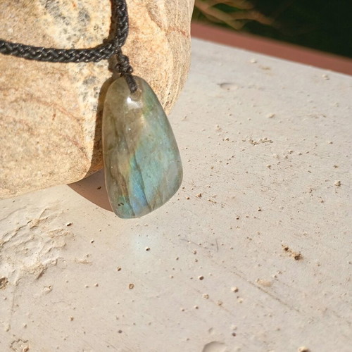 Natural labradorite necklace like new with iridescence