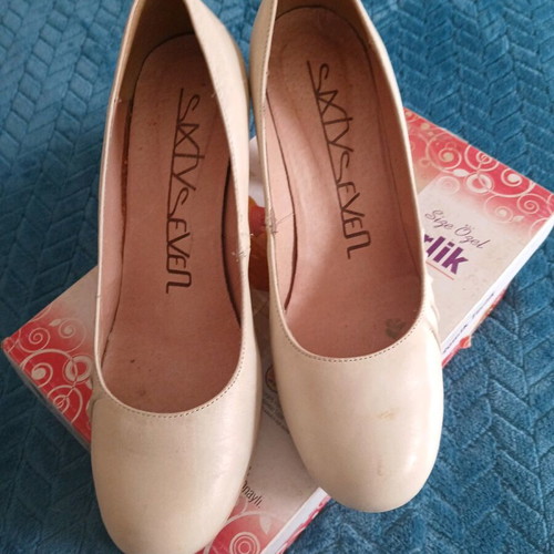 Beige pumps like new, 8 cm heel, size 37