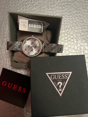 Γυναικείο ρολόι Guess σαν καινούργιο, ασημί