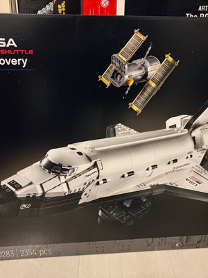 Lego NASA Space Shuttle Discovery 10283 New