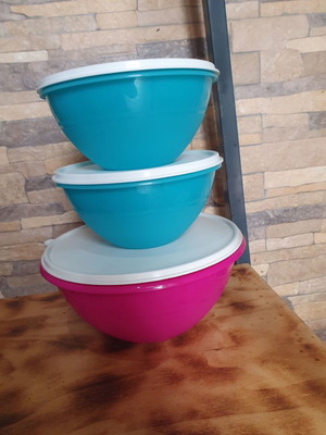 Tupperware vintage μπωλ με αεροστεγή καπάκια, σετ 3