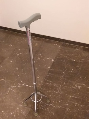 Μπαστούνι αλουμινίου με τετραποδή βάση καινούργιο, ρυθμιζόμενο ύψος