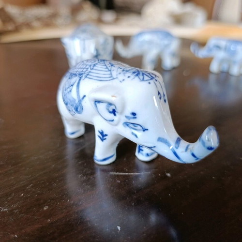 Porcelain elephant set of 5 like new