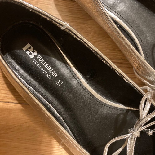 Pull&Bear silver Mary Janes ballerinas with bow like new