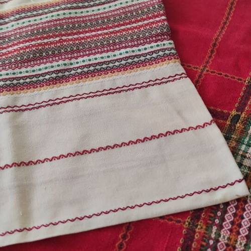 Table linens used, set of 2 red and white pieces