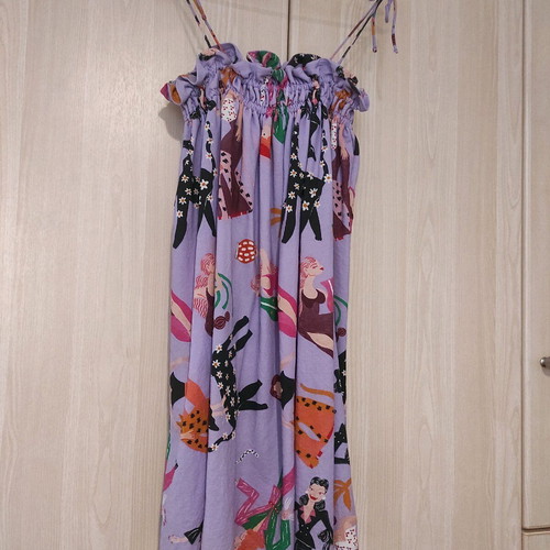 Short dress used, wide fit with elastic top