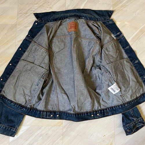 Levi's Original Trucker Denim Jacket Size M like new, blue