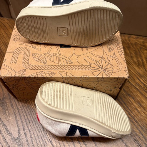 Veja kids shoes size 26 like new, white casual
