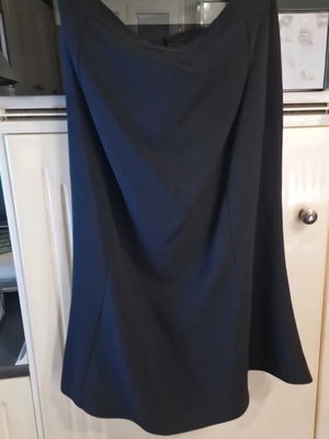 Plus size women's skirt black XL like new
