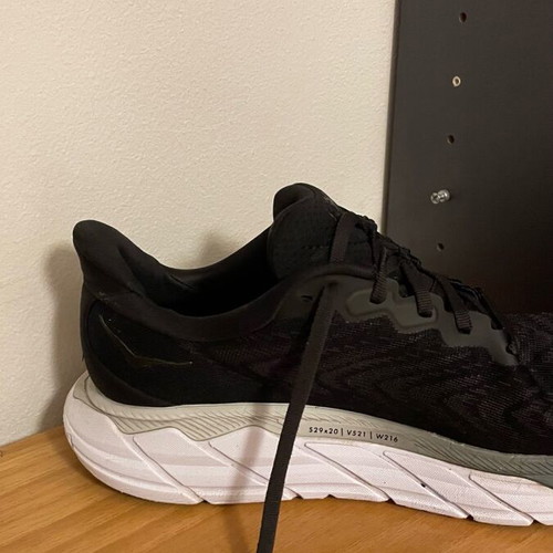 Hoka Arahi 6 Wide running shoes, size 39 1/3, black and white
