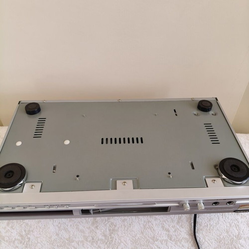 Crown DVD Player DVD-2818 like new, silver, karaoke compatible