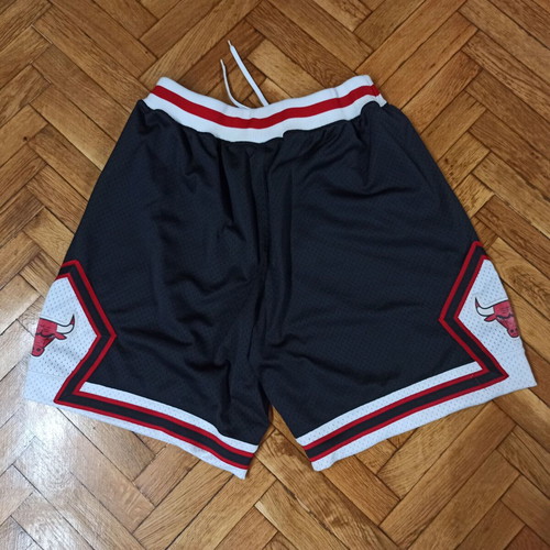 Chicago Bulls basketball shorts Nike used, size large