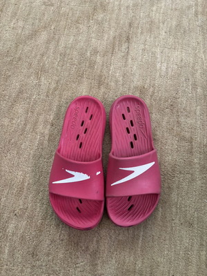 Speedo slides used, pink UK 5 (EU 38)