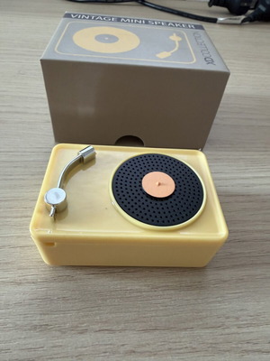 Vintage Bluetooth speaker new
