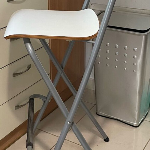 Bar stool high with back like new