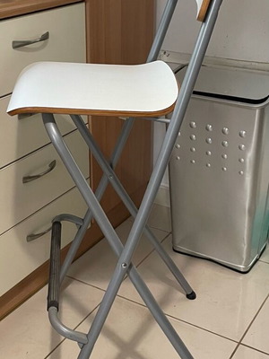 Bar stool high with back like new