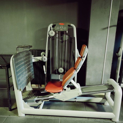 Leg press machine