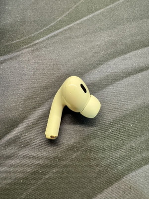 AirPod Pro 2 Left Bud used, model A2699