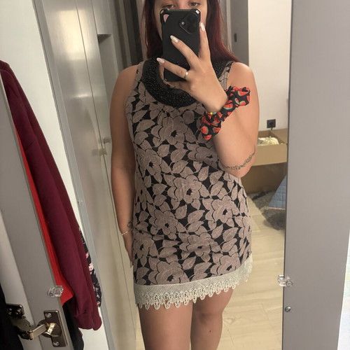 Yumi short dress medium/large with floral pattern and decorative collar like new