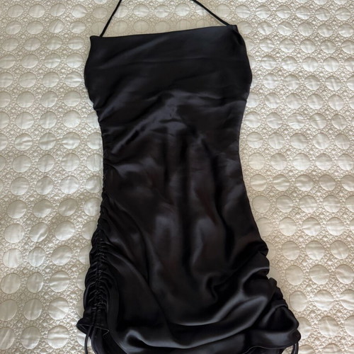 Bershka mini dress black like new, satin - 7,00 - Vendora.cy Bershka mini dress black like new, satin - 7,00 - Vendora.cy
