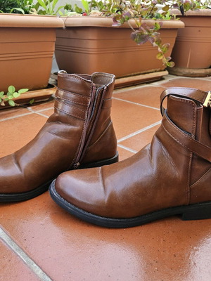 Women's brown ankle boots size 38 like new