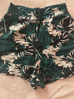 Tiffosi shorts like new, white and green, size S
