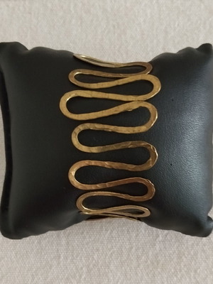 Dhokra hammered brass bracelet like new, hook closure