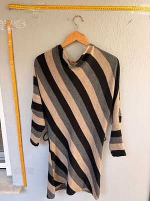 Striped knitted blouse used with diagonal stripes, black and beige