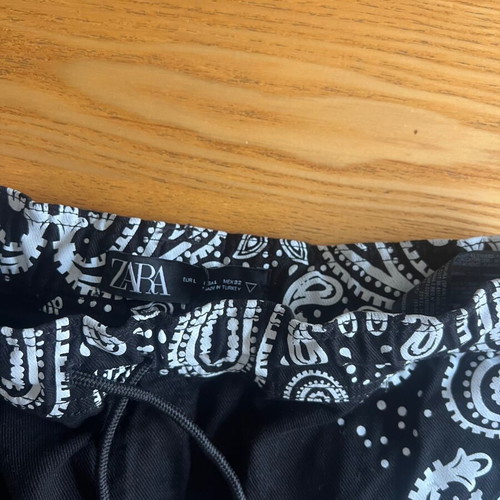 Zara shorts black with white paisley L new