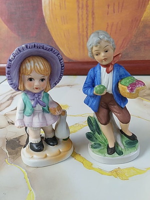 Ceramic figures two small children new